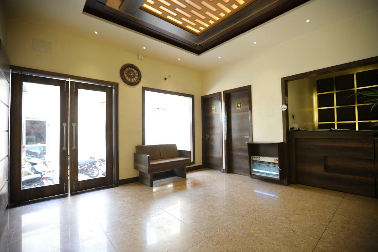 Oyo 40791 Hotel Hot N Fast Suratgarh Esterno foto