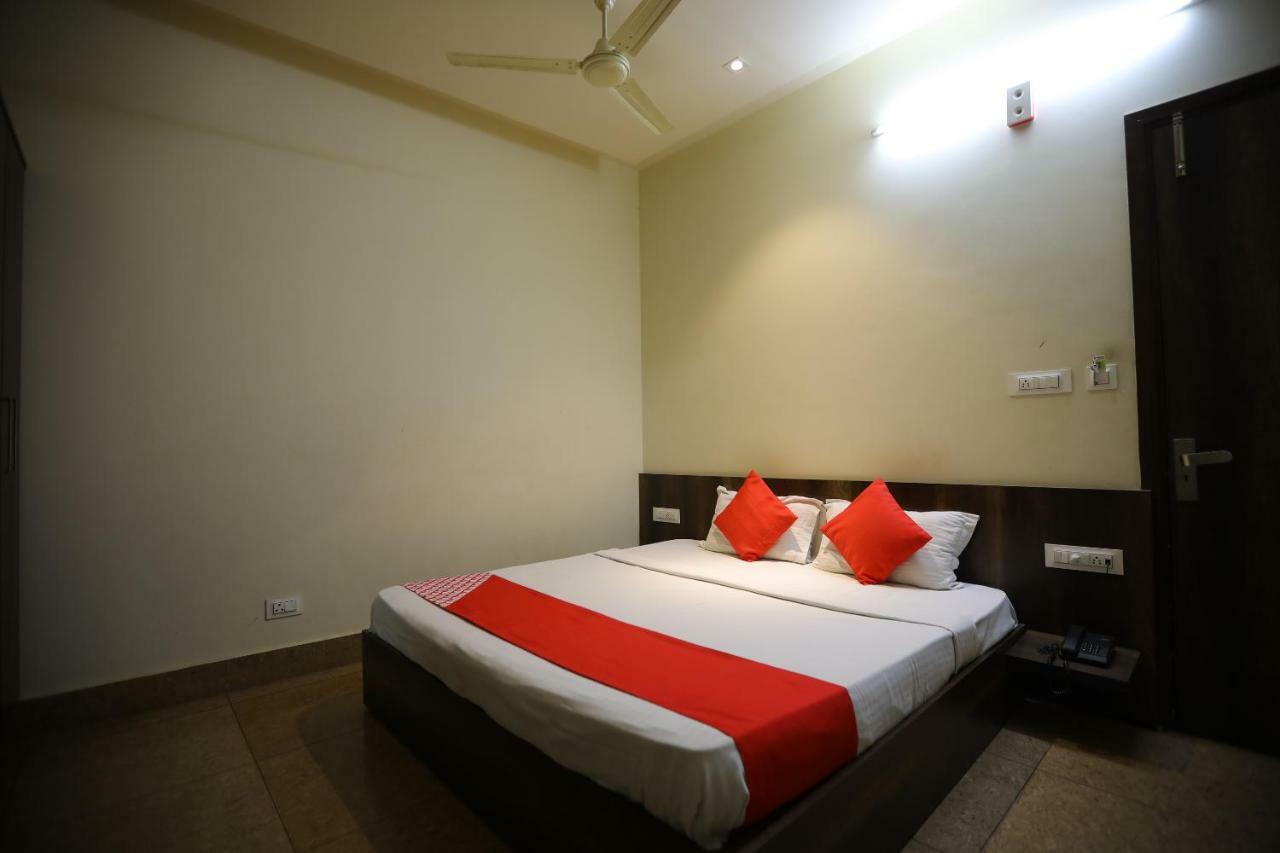 Oyo 40791 Hotel Hot N Fast Suratgarh Esterno foto